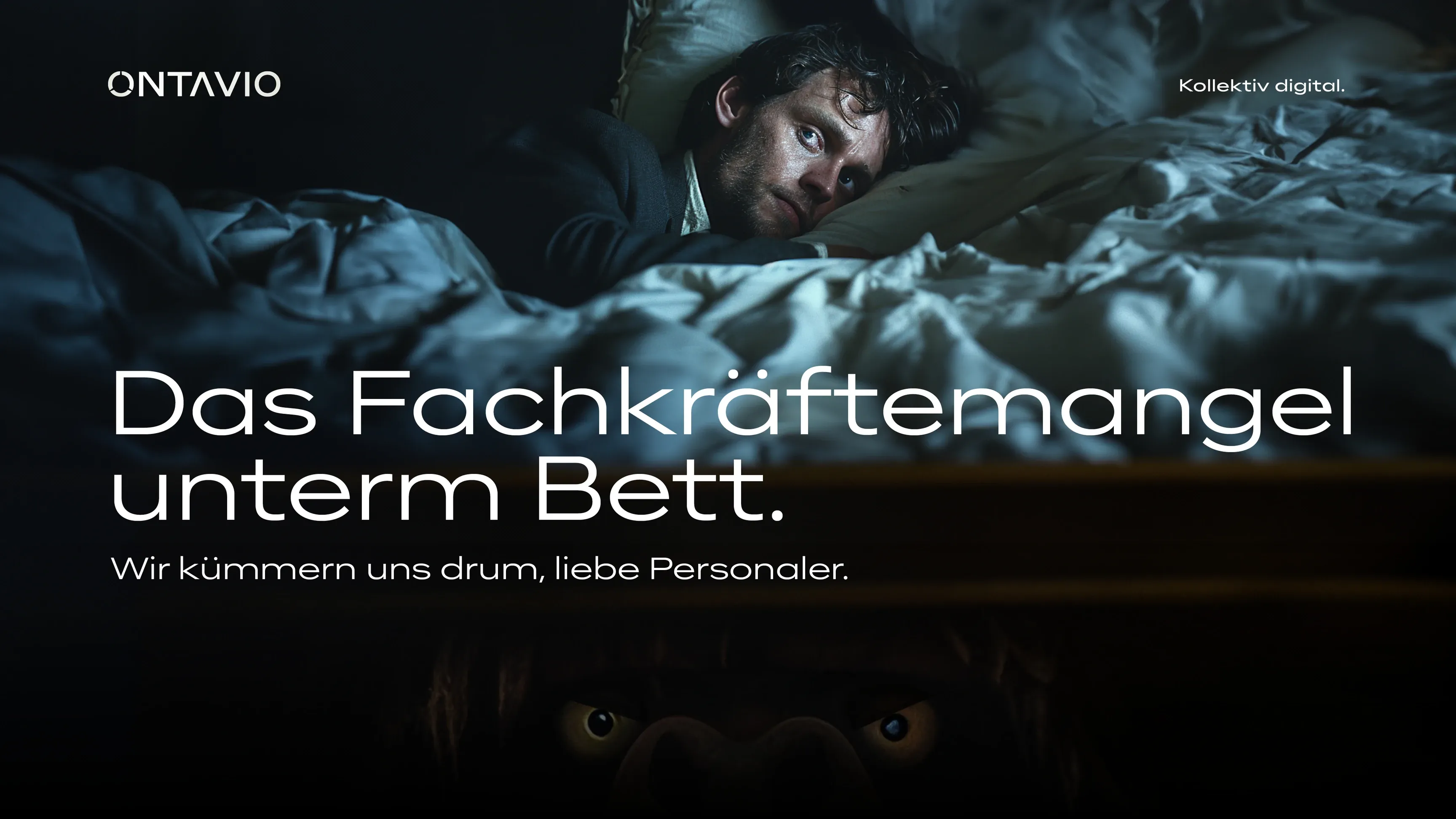 Werbeanzeige von Ontavio: ängstlicher Mann im Bett, Augen unter dem Bett; Text 'Das Fachkräftemangel unterm Bett. Wir kümmern uns drum, liebe Personaler'