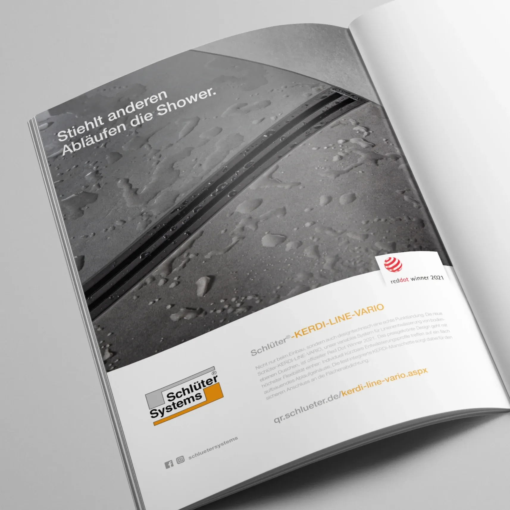 Magazinanzeige von Schlüter-Systems mit der bodengleichen Duschrinne KERDI-LINE-VARIO und dem Slogan „Stiehlt anderen Abläufen die Shower“.