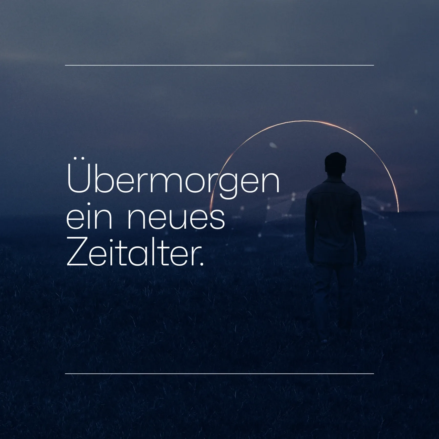 Silhouette einer Person in dunkler Landschaft bei Dämmerung mit Lichtbogen, daneben der Text „Übermorgen ein neues Zeitalter“