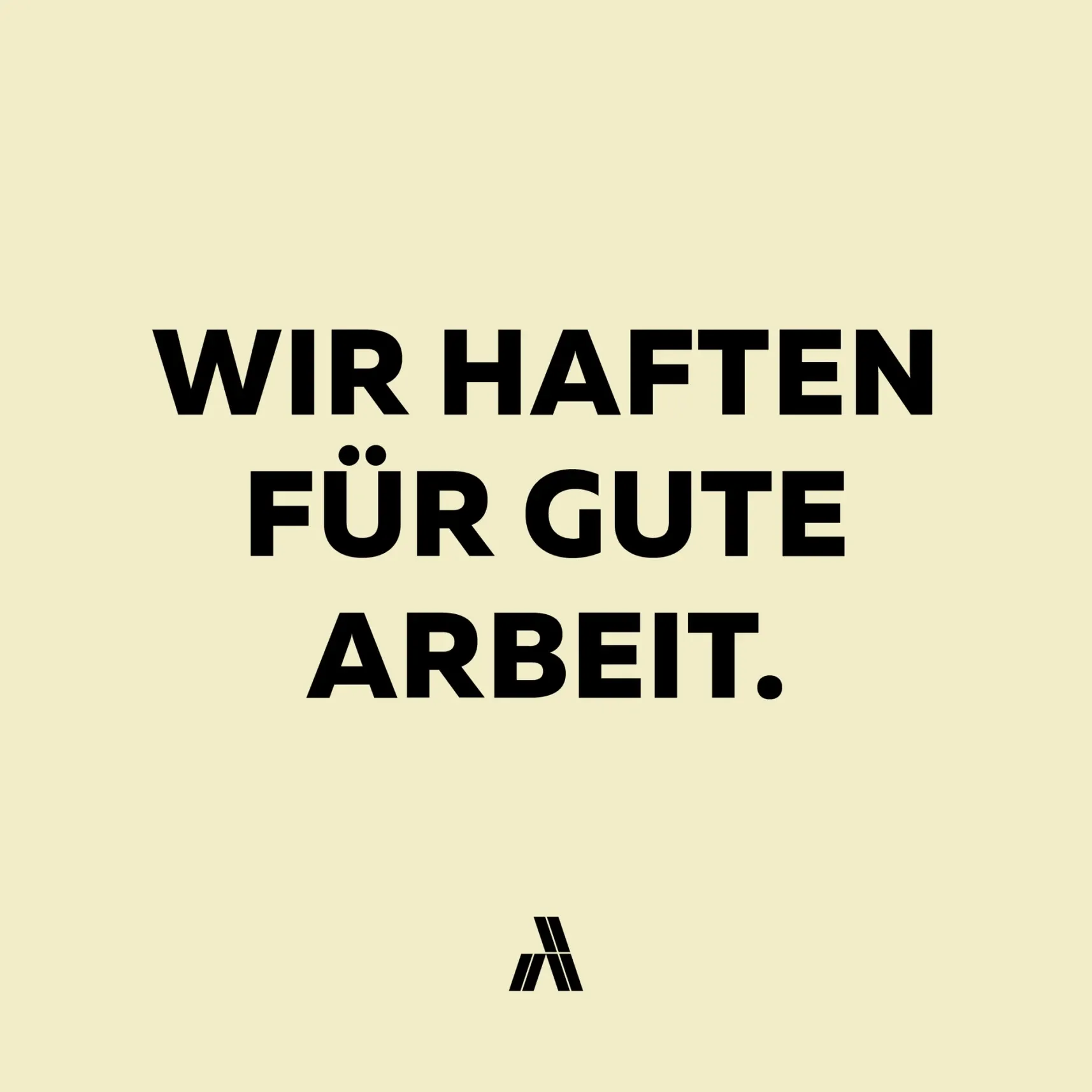 Beigefarbene Grafik mit Text „WIR HAFTEN FÜR GUTE ARBEIT“ und kleinem Logo unten