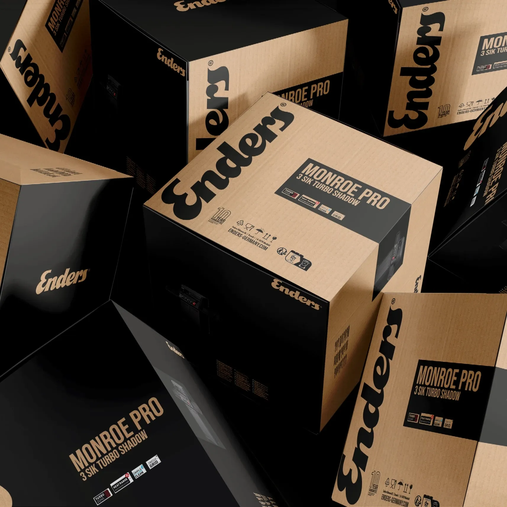 Gestapelte Kartons mit Enders-Logo und der Aufschrift „Monroe Pro“