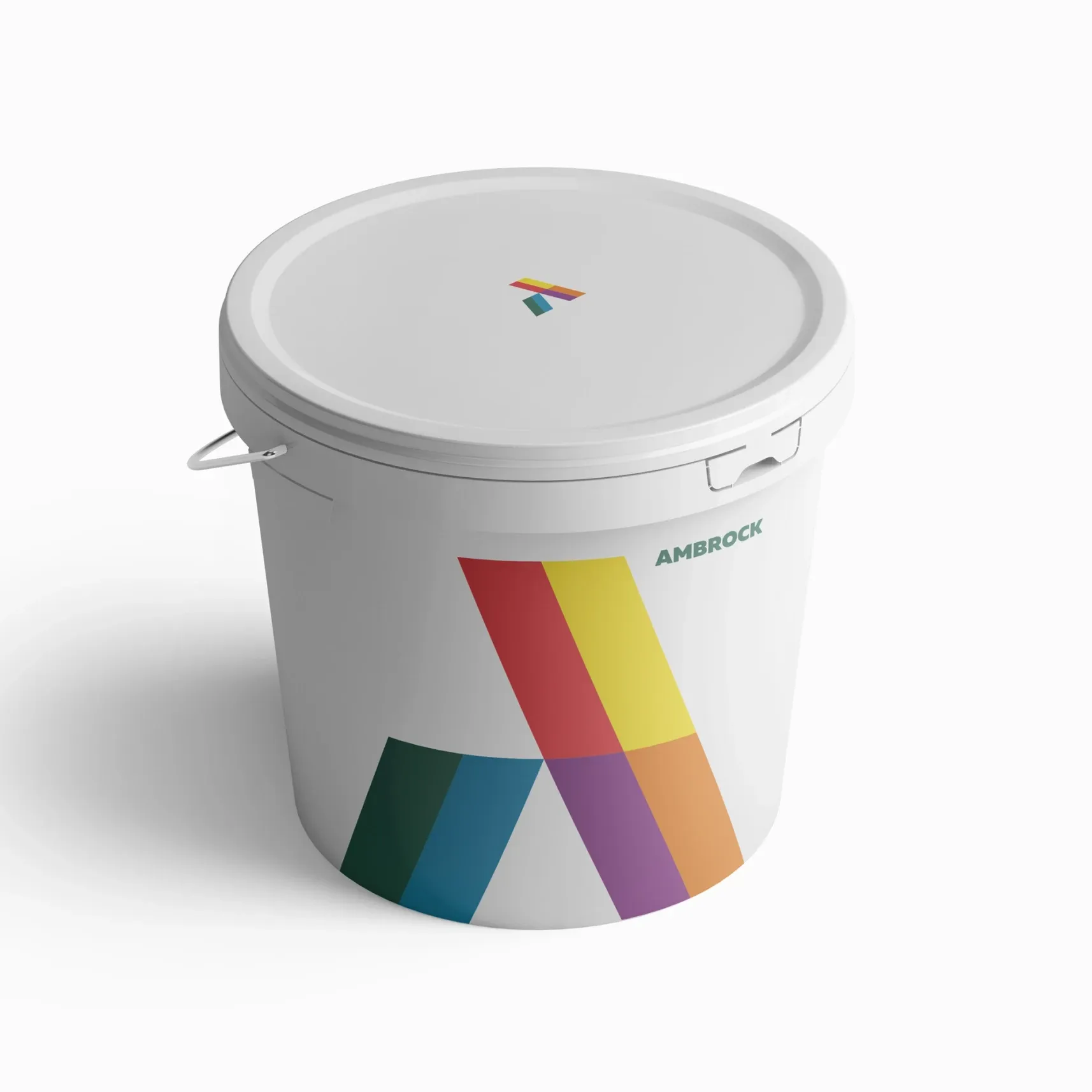 Weißer Farbeimer mit Deckel, farbigem A-Logo und Aufdruck „AMBROCK“ auf weißem Hintergrund