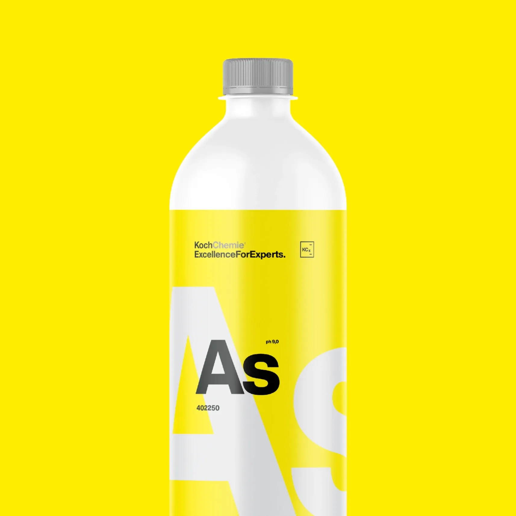 Weiße Kunststoffflasche mit gelbem KochChemie-Etikett und großem Aufdruck „As“ vor gelbem Hintergrund