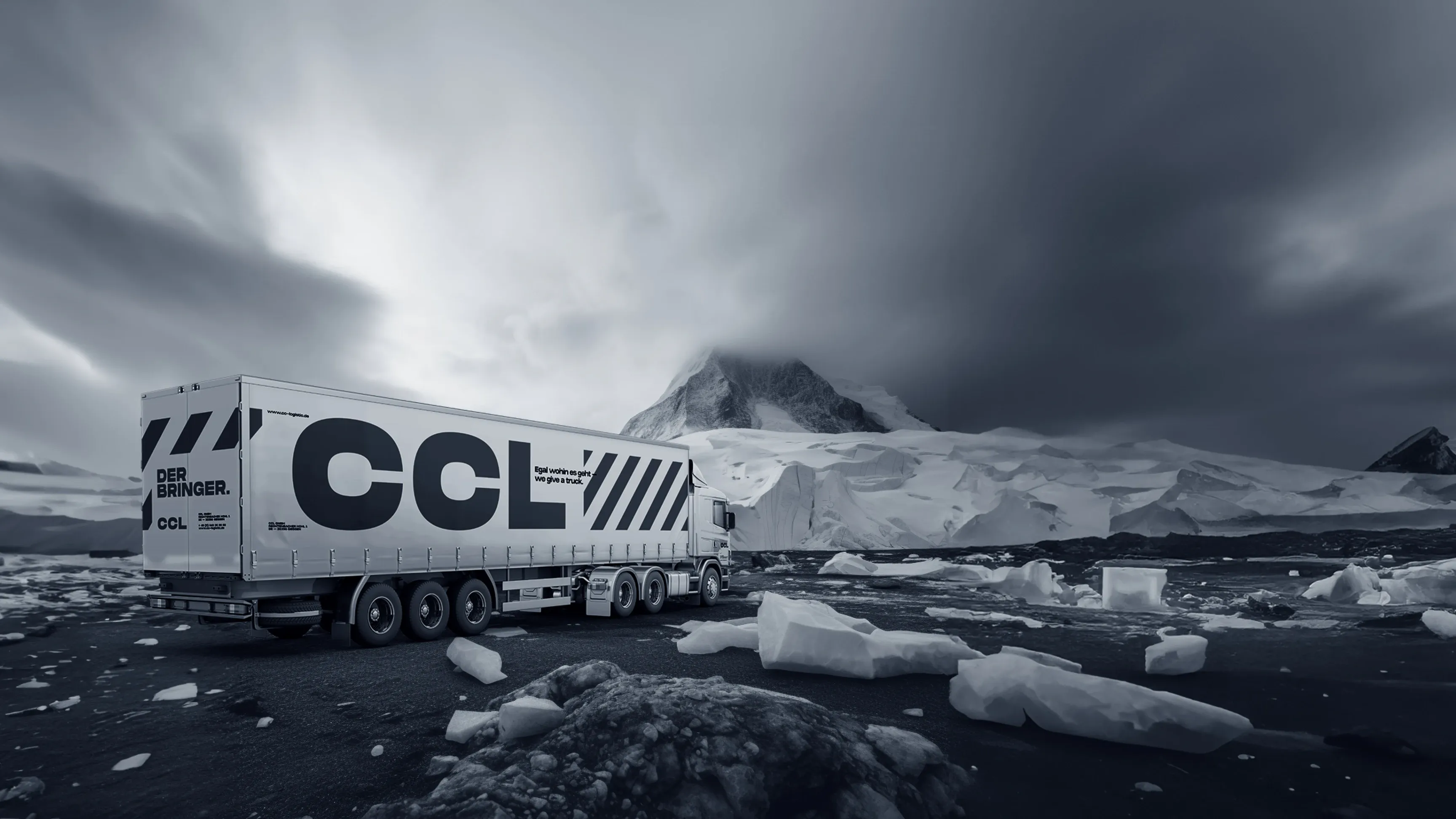 LKW mit CCL-Auflieger in eisiger Landschaft vor Gletscher und Bergen