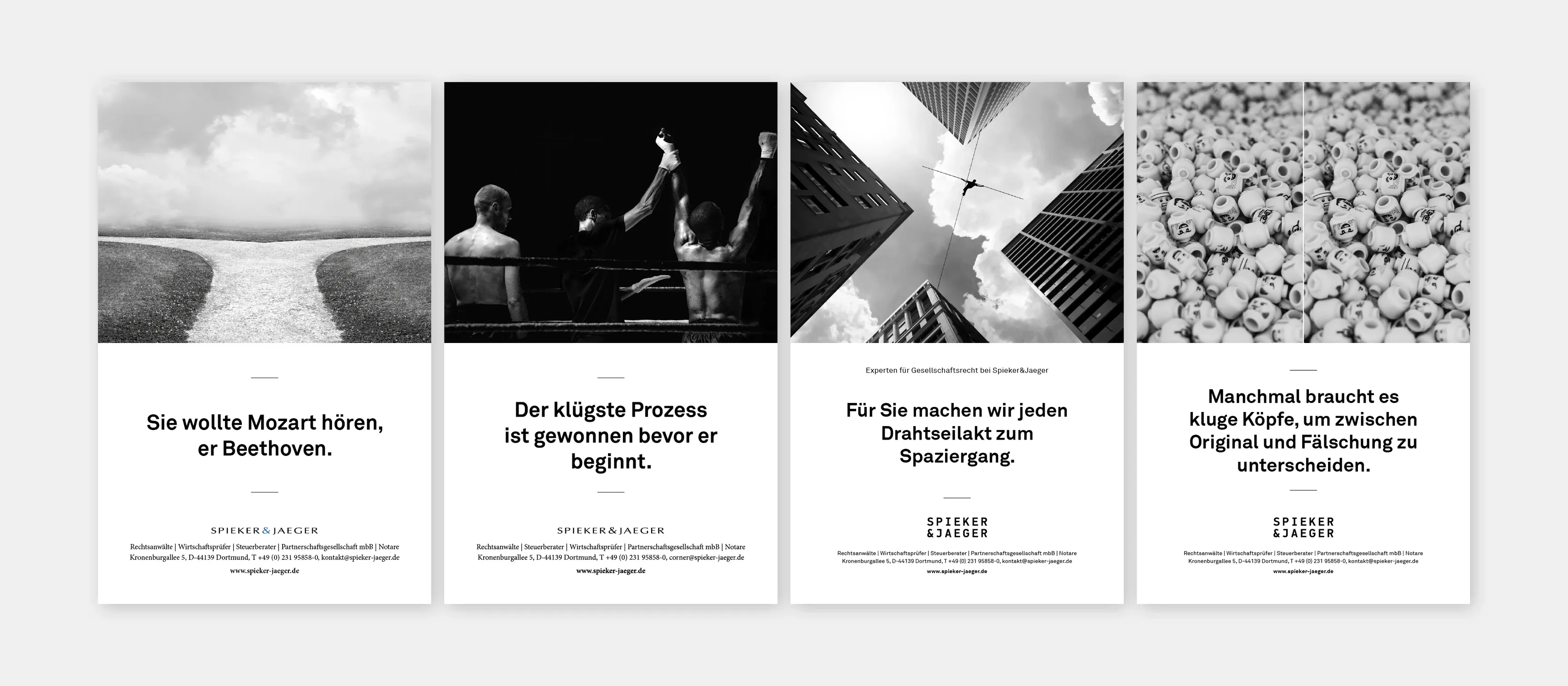 Vier schwarz‑weiße Poster mit Motiven Weggabelung, siegreicher Boxer, Blick zwischen Hochhäusern in den Himmel und Haufen Äpfel, jeweils mit deutschem Slogan