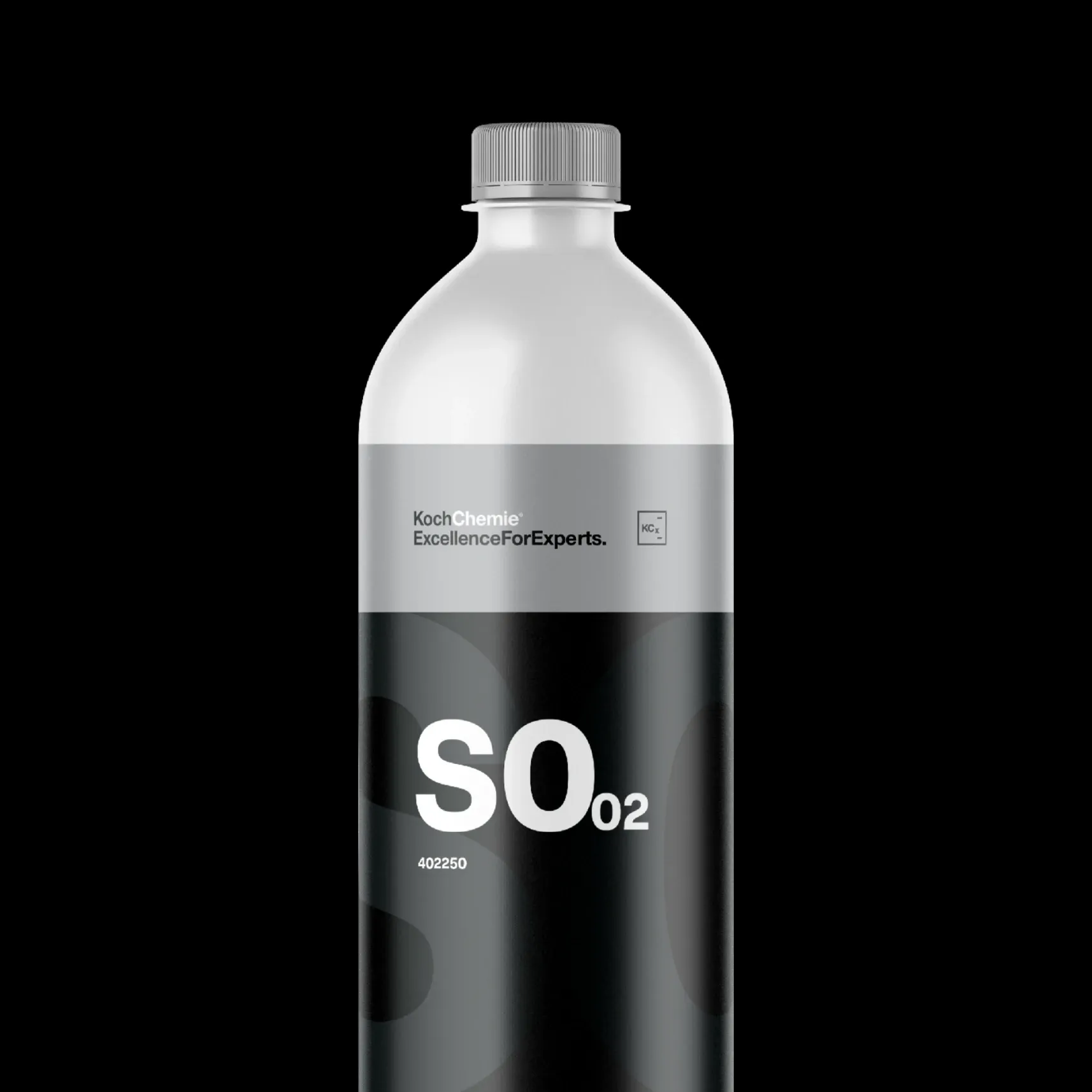 Graue Kunststoffflasche von Koch Chemie mit schwarzem Etikett vor schwarzem Hintergrund